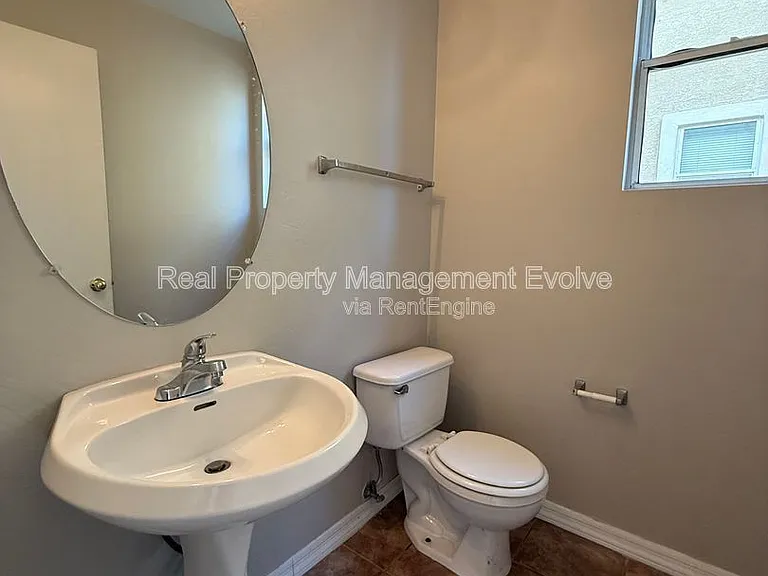 3930 W Irwin Ave — Photo 10