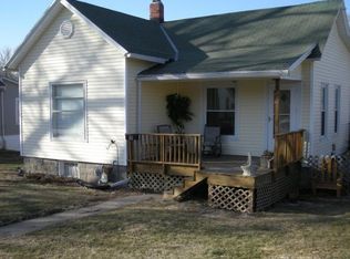 811 E 3rd St, Maryville, MO 64468