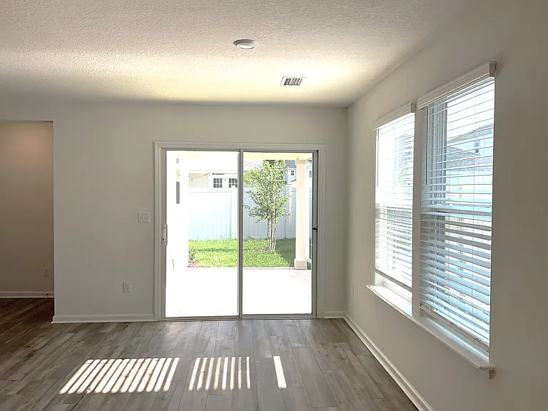 128 Peace River Rd — Photo 5