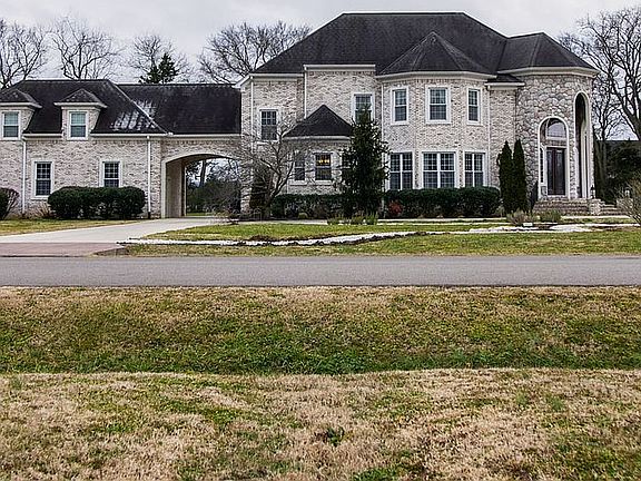 2nd image of 3810 Triple Crown Dr