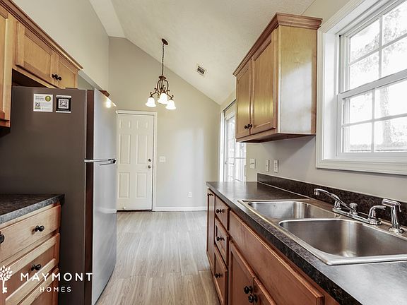 5th image of 179 Dupont Dr NW
