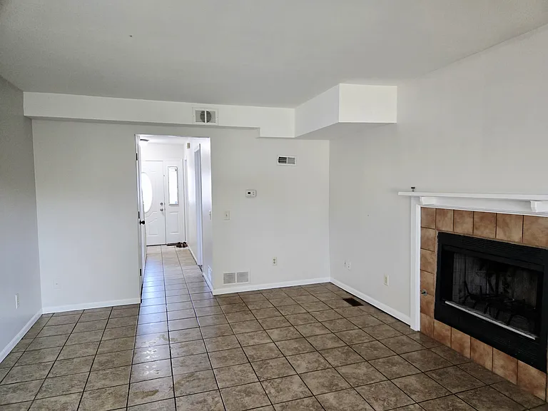 960 Autumn Ln — Photo 13
