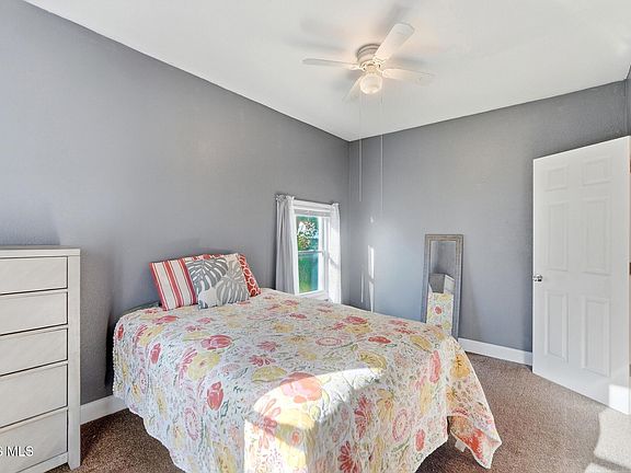 21st image of 1543 Travis Dr
