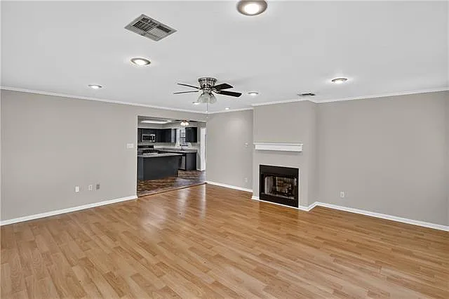 4 bed, 2.0 bath, 2242 sqft, $2,000 — Photo 4