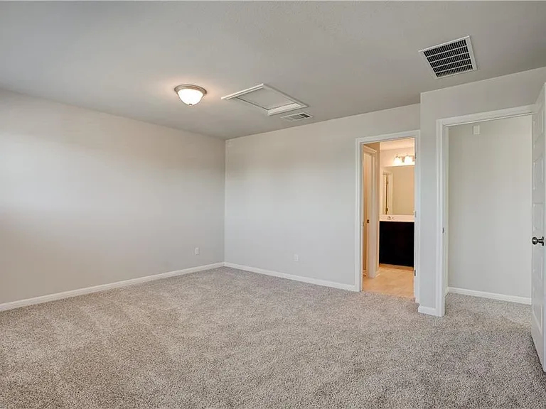 1724 W Artesian Springs Xing — Photo 9