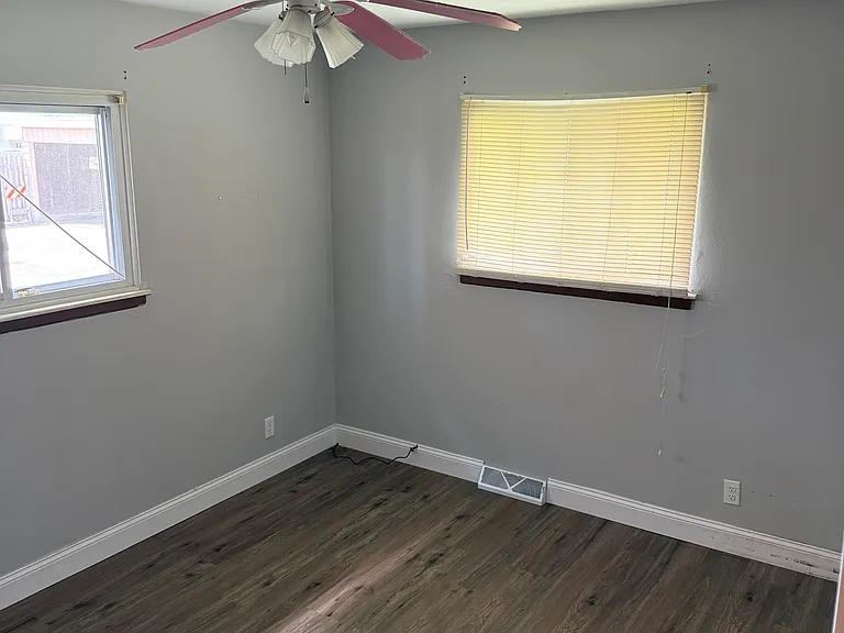 1209 W Merle Ln #B — Photo 9