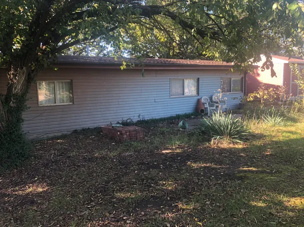7014 Redbud Dr, Manhattan, KS 66503
