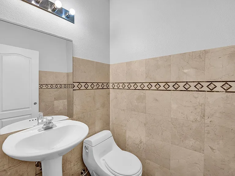 1009 Black Olive St — Photo 11