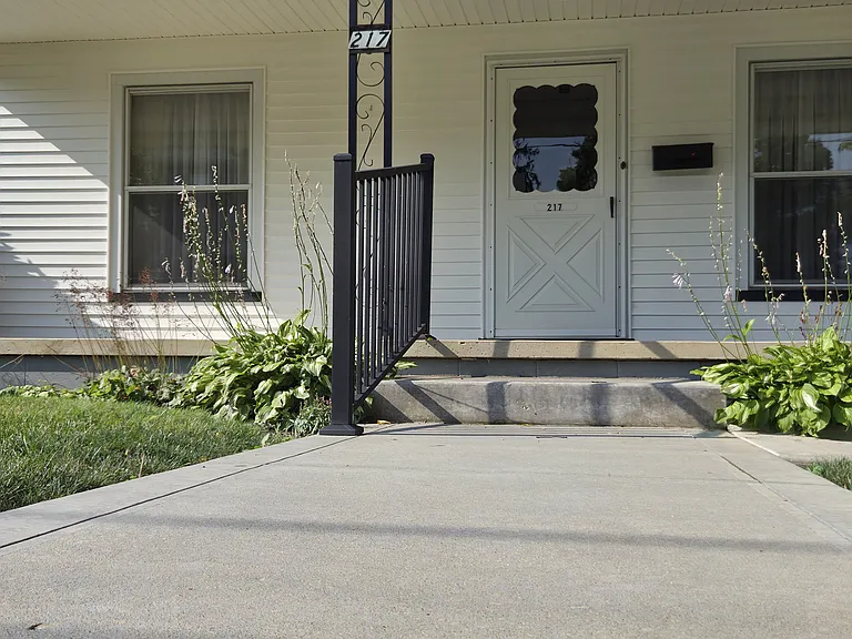 217 West St — Photo 2