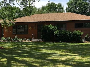 3215 Tucson Dr, Cedar Falls, IA 50613