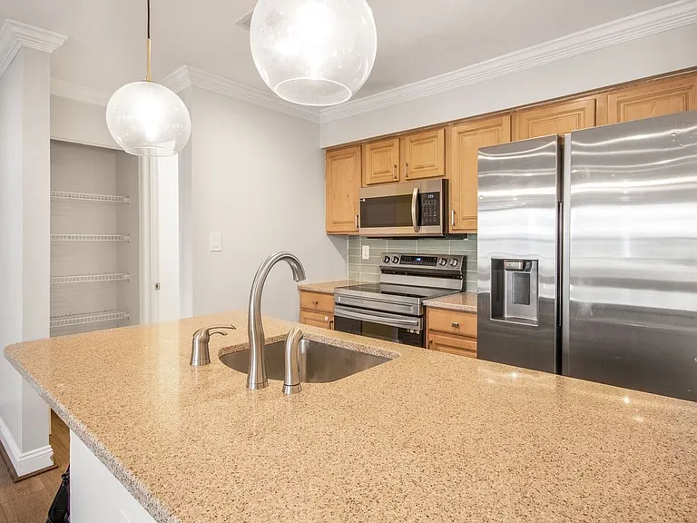 14318 S Shore Ct — Photo 41