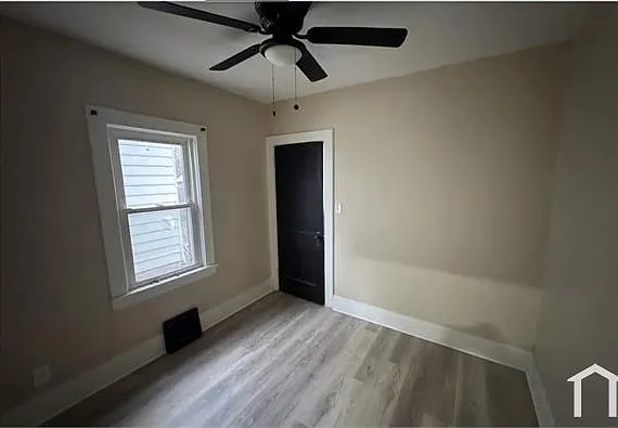 14910 Kingsford Ave #1 — Photo 6