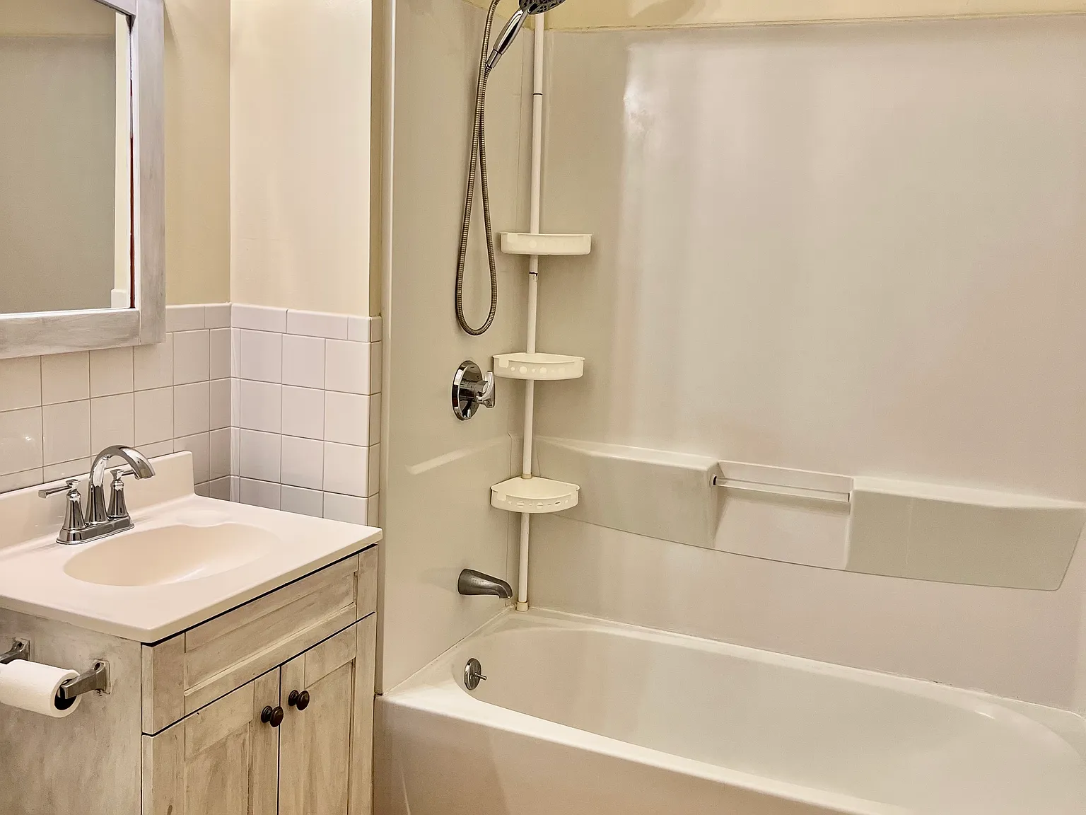 3 bed, 1200 sqft, $2,900 — Photo 2