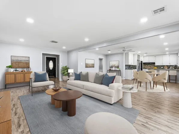 9766 Westview Dr, Houston, TX 77055