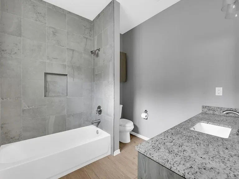 2704 E Eisenhower Ave #4 — Photo 12