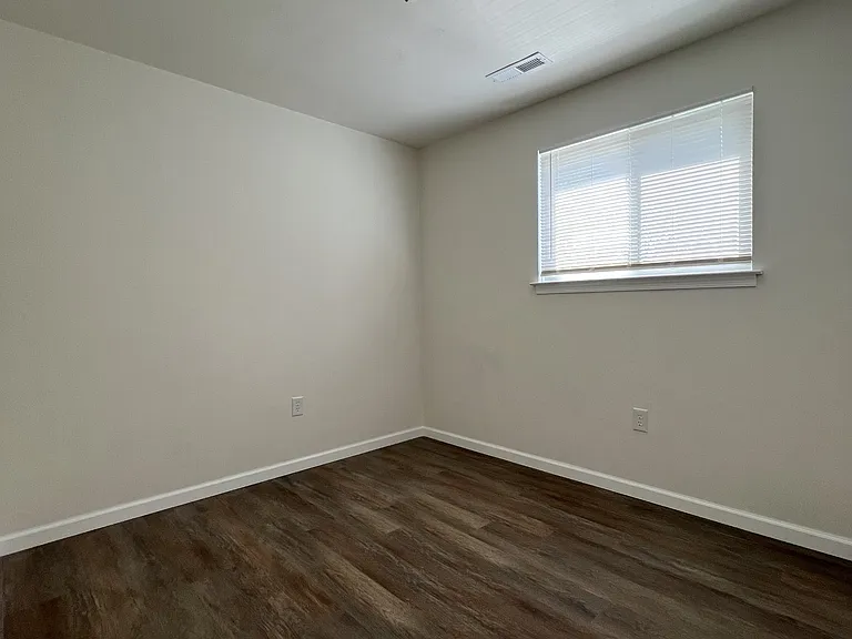 851-855 E Washington Ave — Photo 11