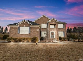 10522 Stoney Point Dr, South Lyon, MI
