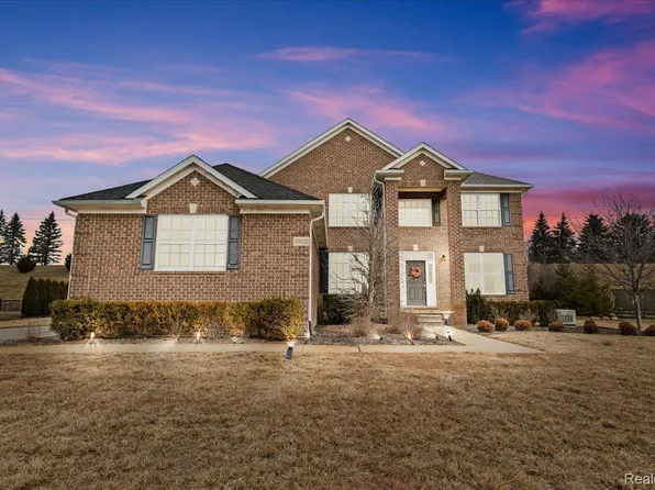 10522 Stoney Point Dr, South Lyon, MI 48178