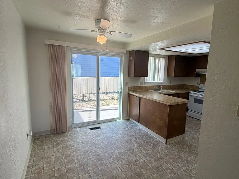 1228 S Juniper St — Photo 11