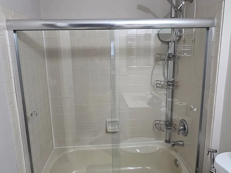 Common full bath