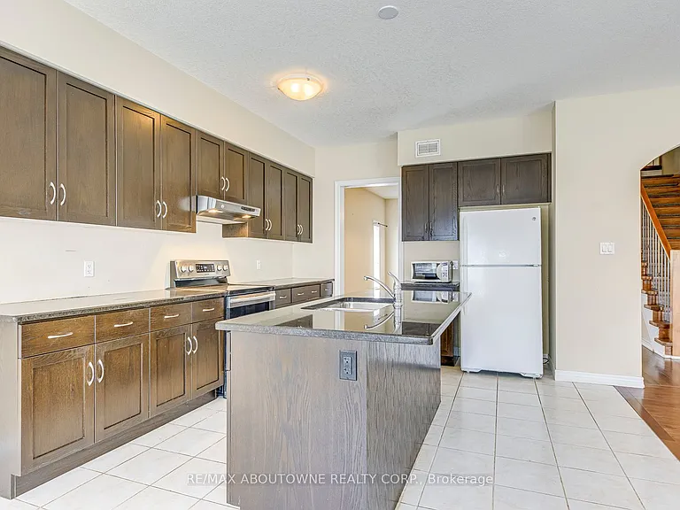 816 Roulston St — Photo 12