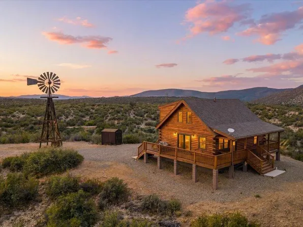 11850 W Faded Whistle Rd, Skull Valley, AZ 86338