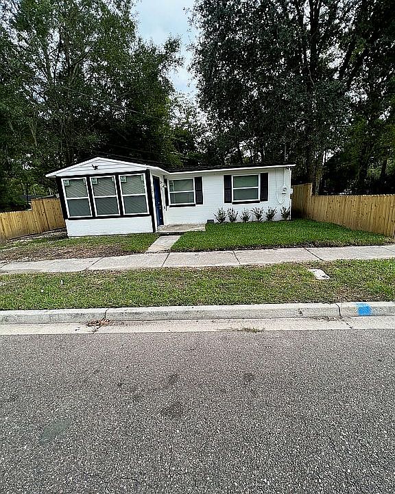 1st image of 1524 W 33rd St