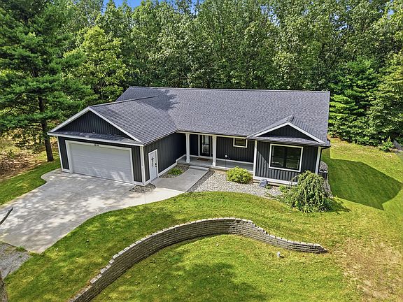 4th image of 3848 Trailside Dr