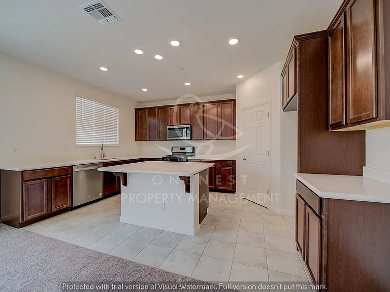 638 Valencia St — Photo 12