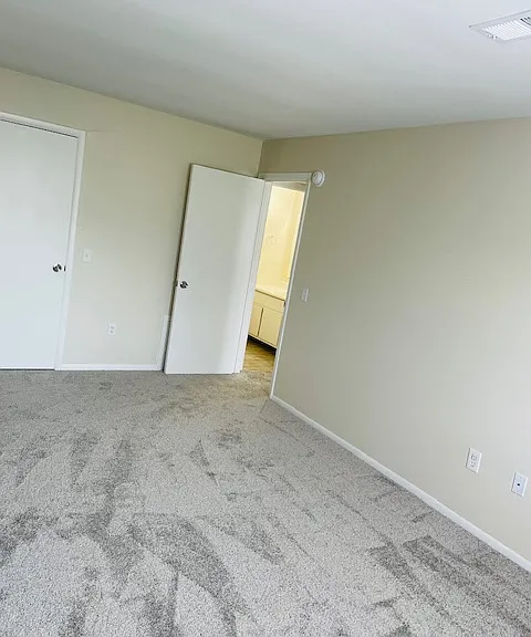 Cambridge Woods Apartments — Photo 20
