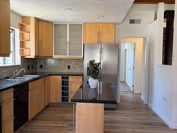5th image of 780 Sycamore Avenue