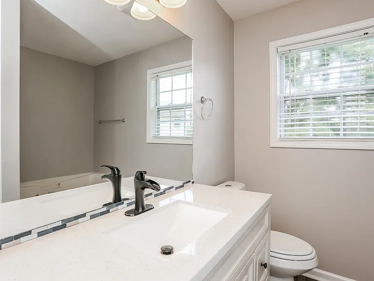 639 Sheffield Ct — Photo 11