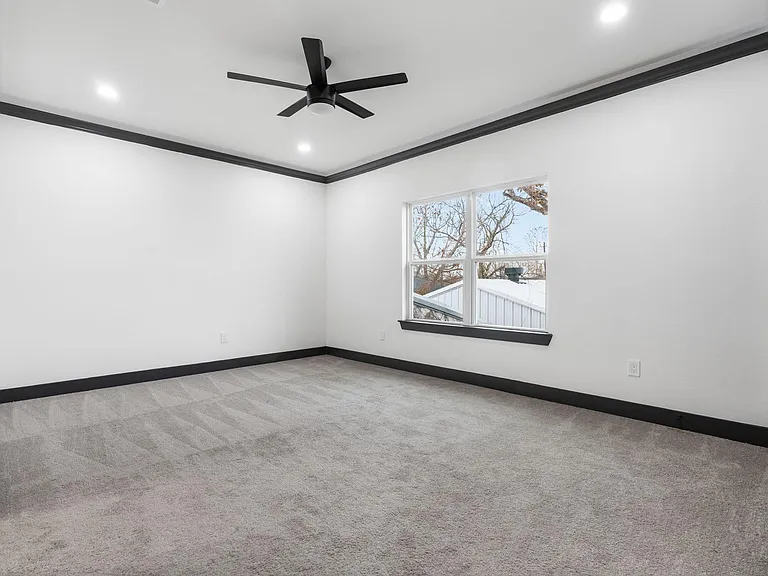 913 Panama St — Photo 15