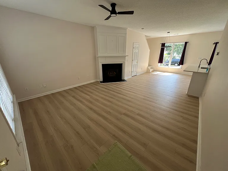 375 Wittenridge Ct — Photo 4