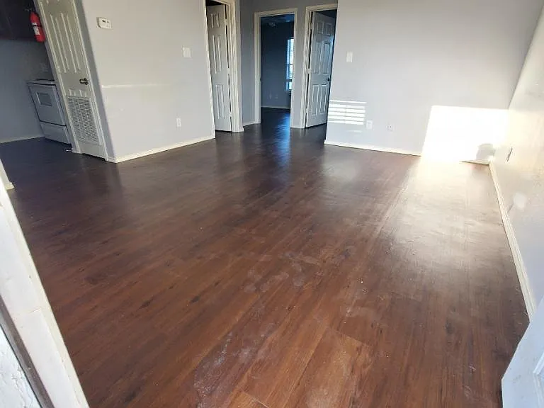 122 W Schunior St #5 — Photo 3