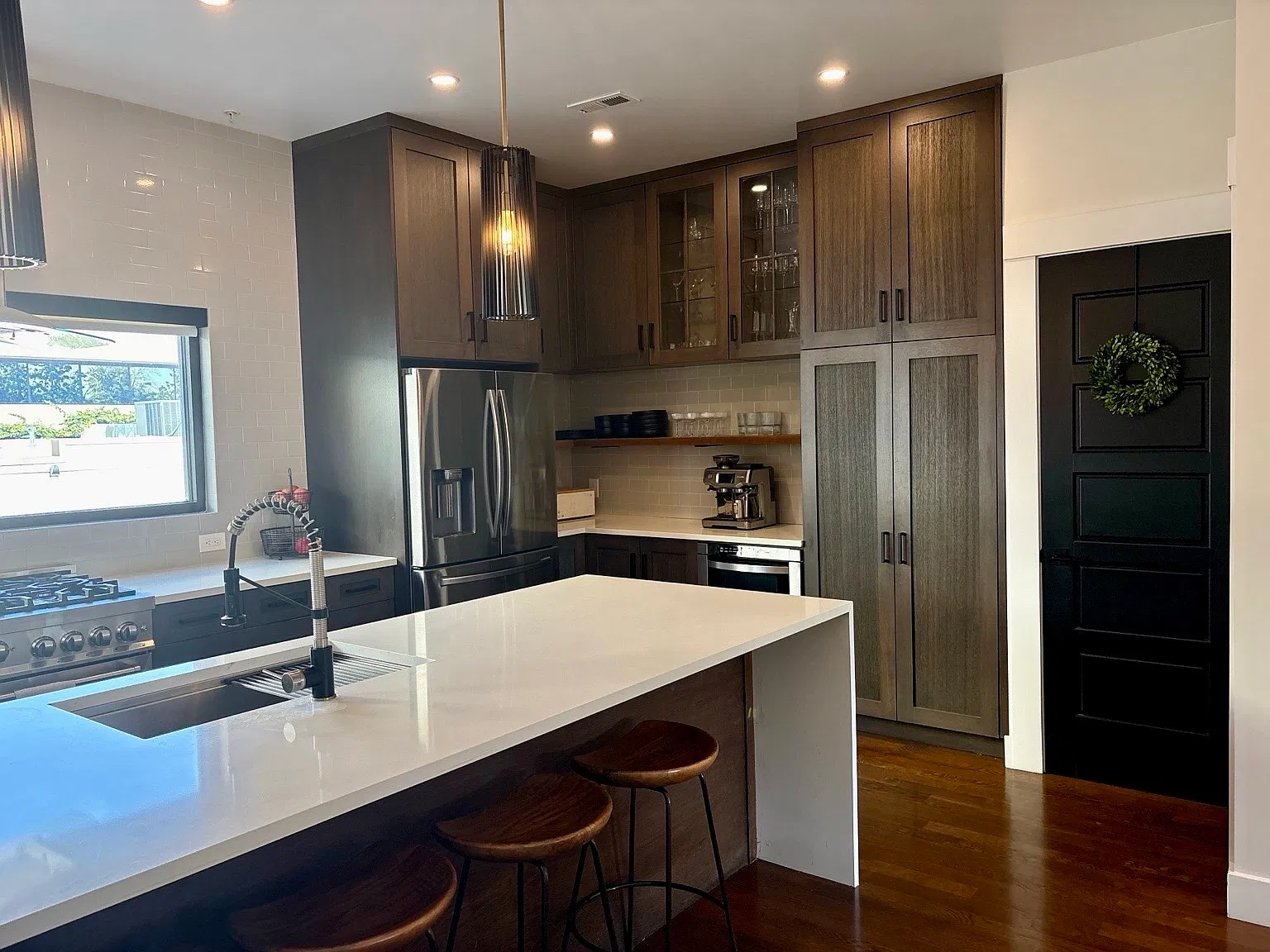 2 bed, 3.5 bath, 1868 sqft, $4,300 — Photo 2