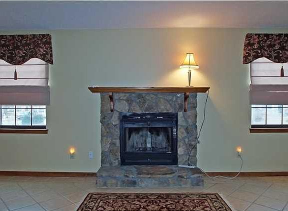 3rd image of 1266 Leaside Ln