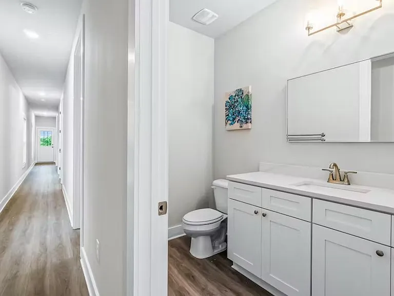 221 N H St — Photo 10