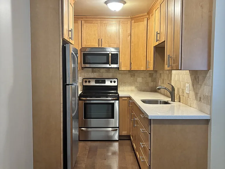 523 Poplar Ave #7 — Photo 6
