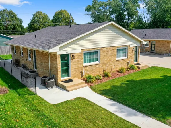 1218 Shadow Ln, Green Bay, WI 54304