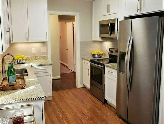 5th image of 2356 Valley View Dr SE