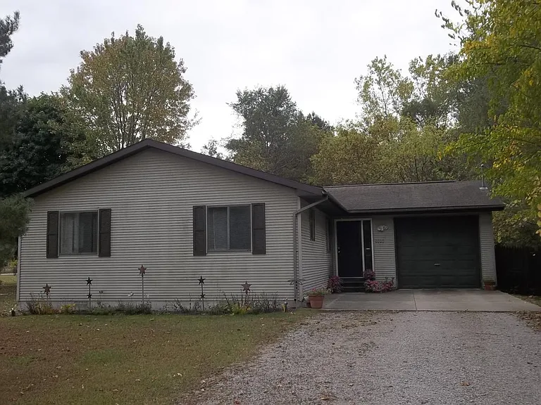 5098 Budd St — Photo 2