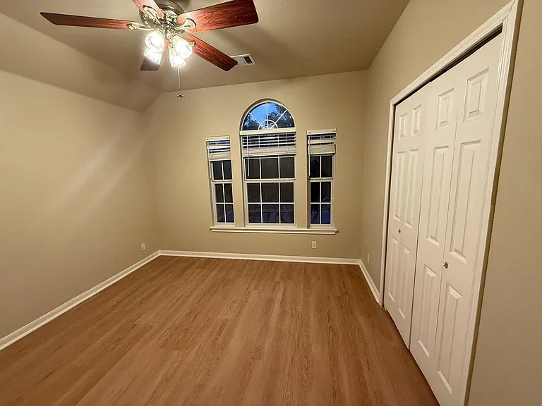 11505 Emerald Falls Dr — Photo 32
