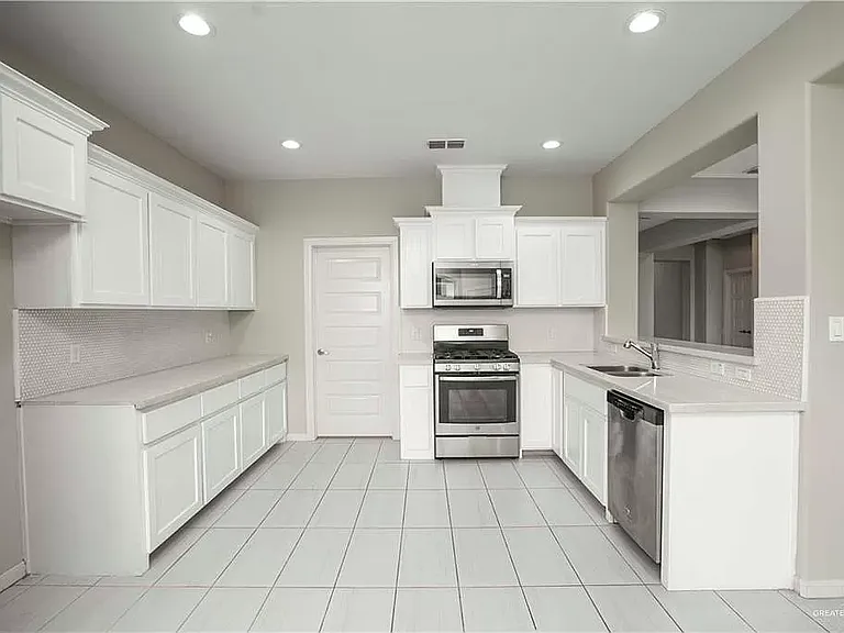 5224 Lost Creek Ln — Photo 7