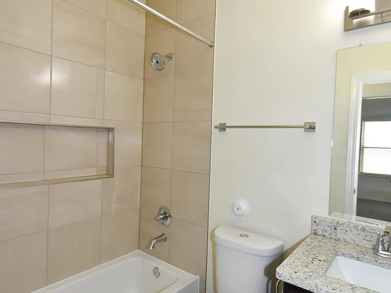 902 Bromyard Dr — Photo 18