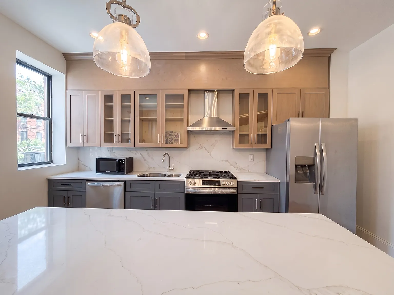 2 bed, $4,000 — Photo 2