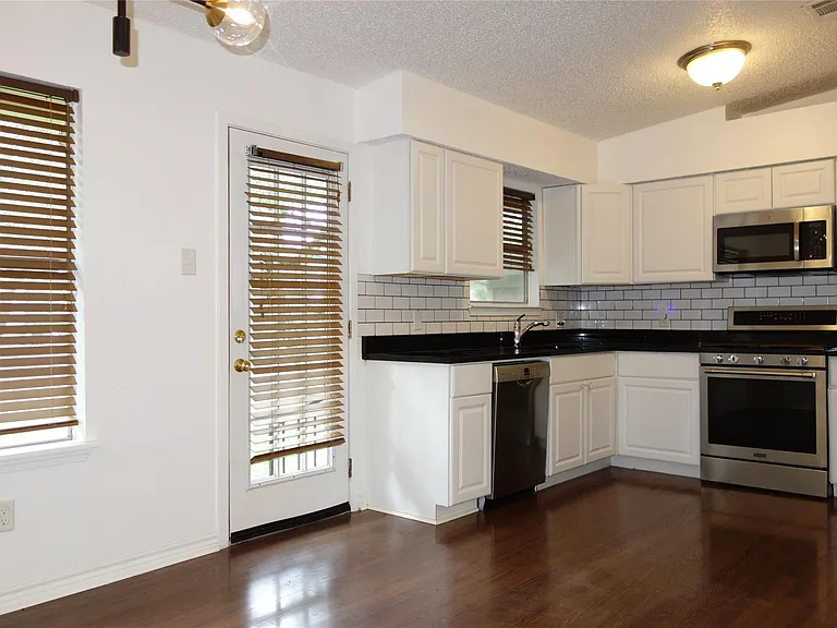 7014 Riverton Dr — Photo 9