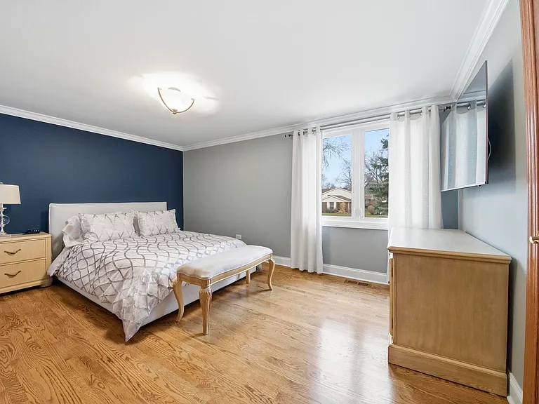 E Burr Oak Dr — Photo 16