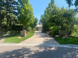 33 Bello Dr, Edina, MN 55439