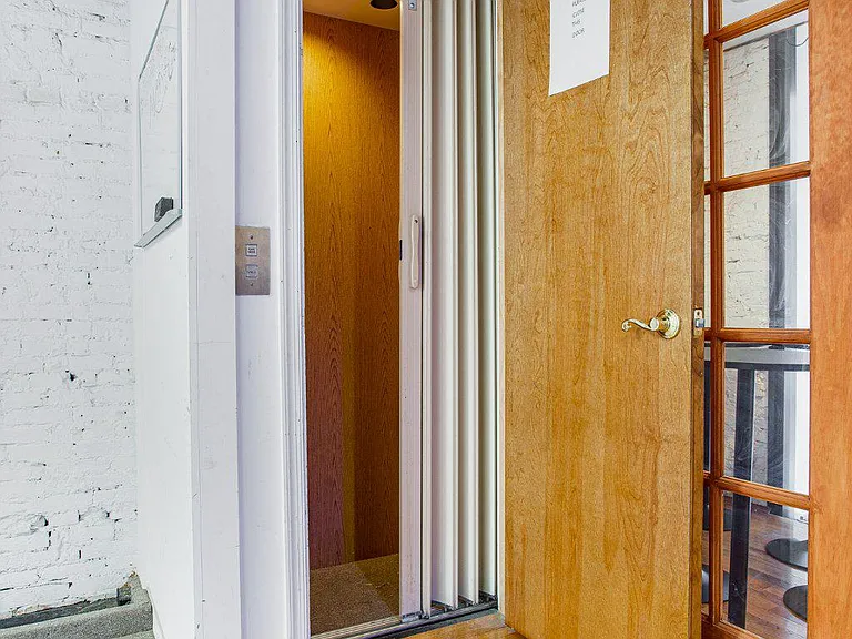 733 N 24th St — Photo 29